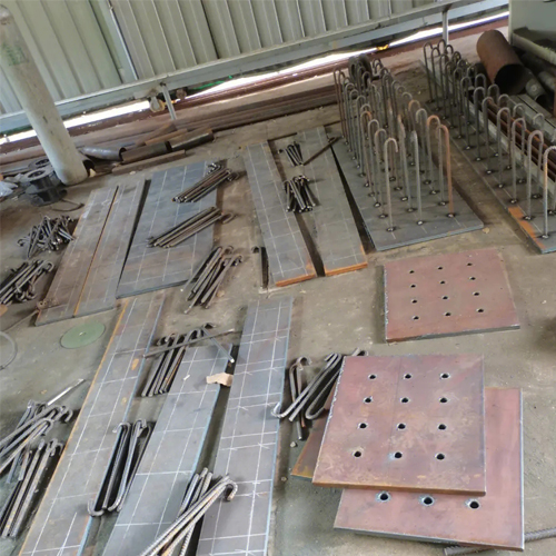 有哪些其他因素会影响平顶山预埋件位置的确定？